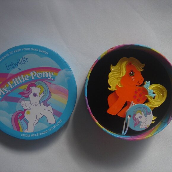 ERSTWILDER X MY LITTLE PONY APPLEJACK BROOCH NIB NWT - Picture 2 of 9